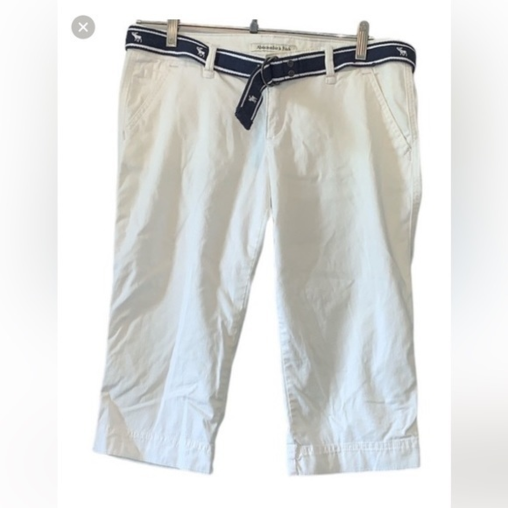 Abercrombie & Fitch White Capris with Navy Belt